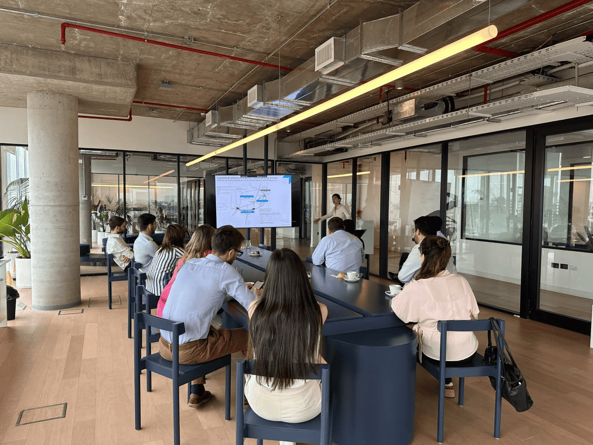 Reunión en una sala de la oficina